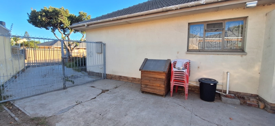 4 Bedroom Property for Sale in Pinati Western Cape